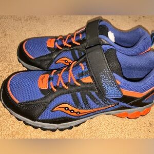 Saucony Excursion tennis shoes